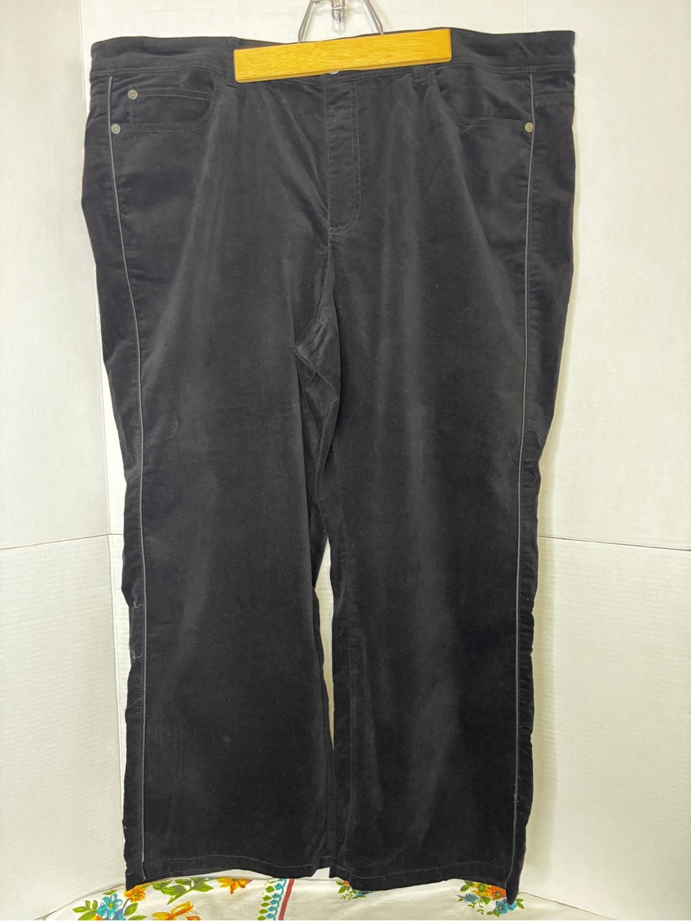 Love & Legend Women’s Plus Size Black Velvet Velour Straight-Leg Pants